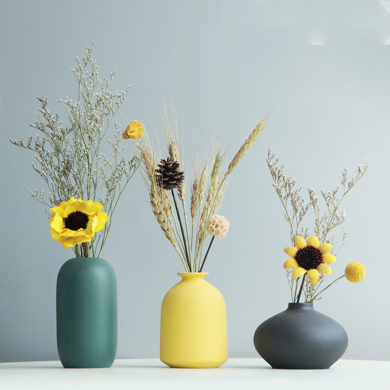 Nordic ceramic vase decoration