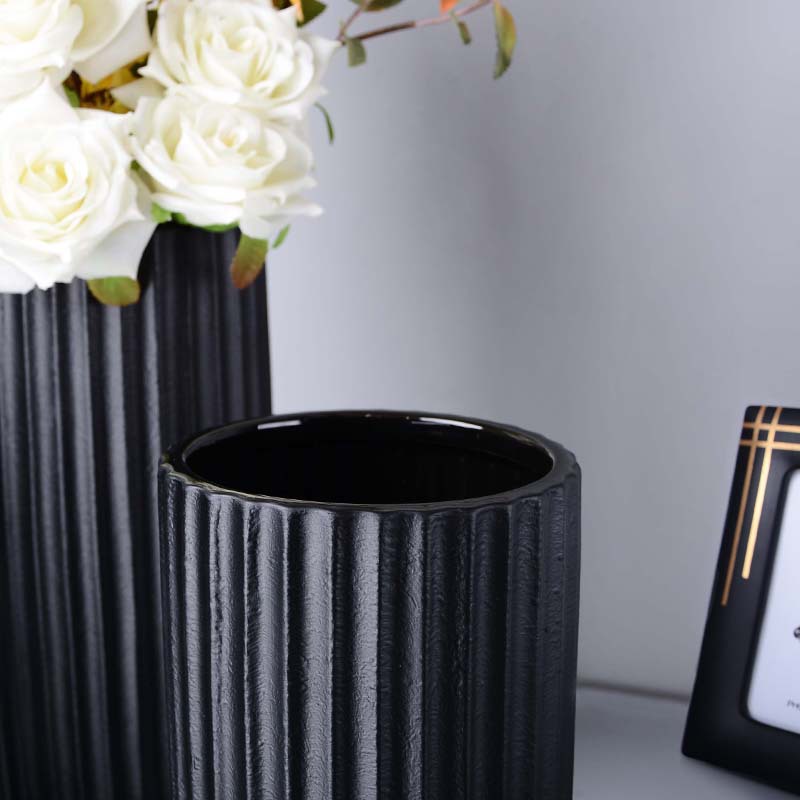 Ceramic Vase Decoration – Simple & Modern Countertop Elegance
