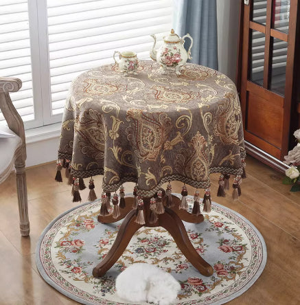 Round, Vintage-style Luxury Tablecloth For Dining Tables